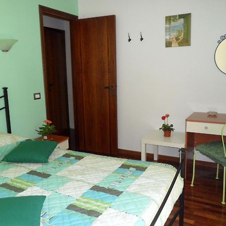 A Due Passi Dal Mare B&B Нумана Екстер'єр фото