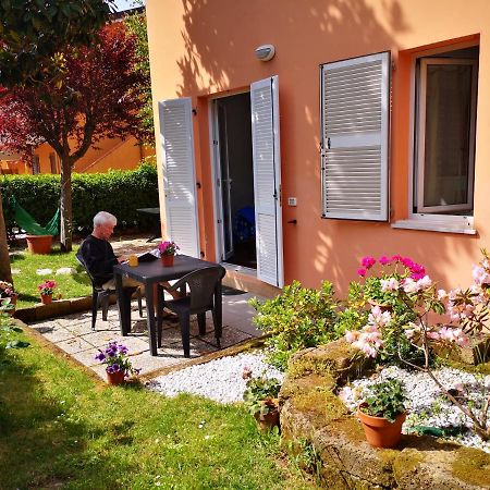 A Due Passi Dal Mare B&B Нумана Екстер'єр фото