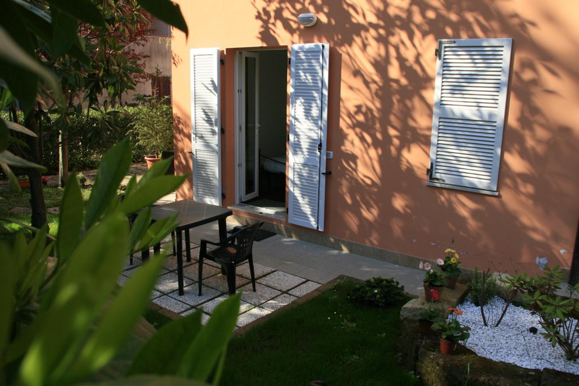 A Due Passi Dal Mare B&B Нумана Екстер'єр фото