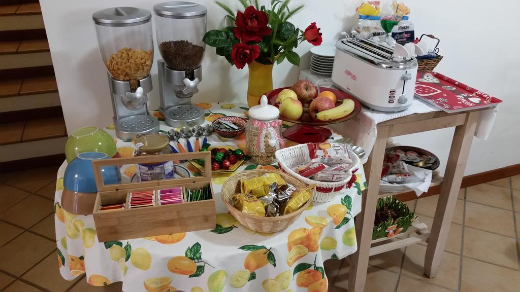 A Due Passi Dal Mare B&B Нумана Екстер'єр фото