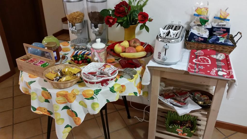 A Due Passi Dal Mare B&B Нумана Екстер'єр фото
