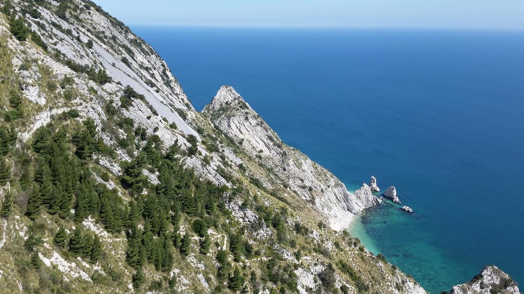 A Due Passi Dal Mare B&B Нумана Екстер'єр фото
