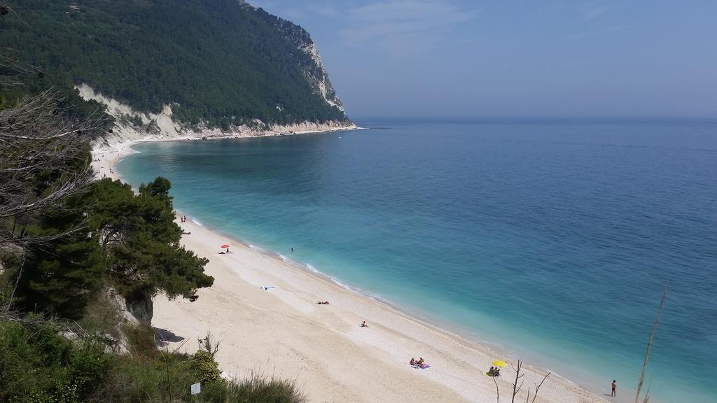 A Due Passi Dal Mare B&B Нумана Екстер'єр фото