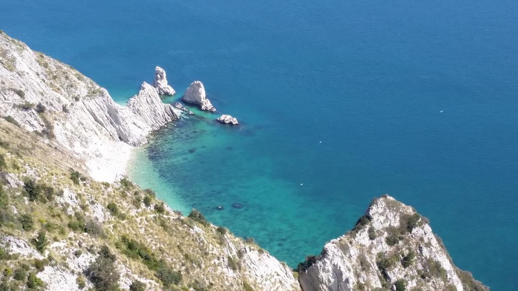 A Due Passi Dal Mare B&B Нумана Екстер'єр фото