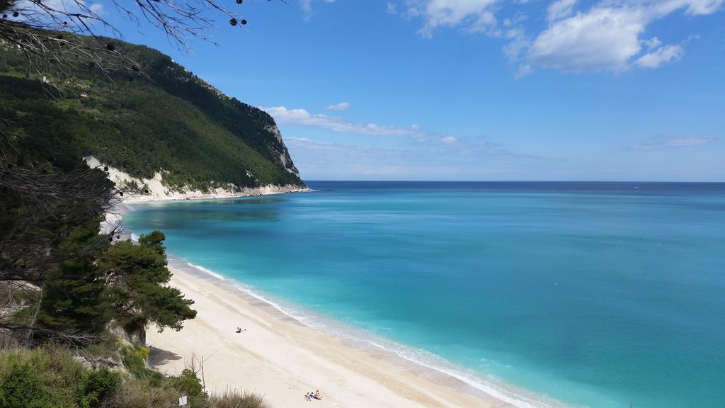 A Due Passi Dal Mare B&B Нумана Екстер'єр фото