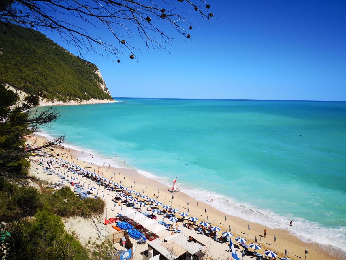 A Due Passi Dal Mare B&B Нумана Екстер'єр фото