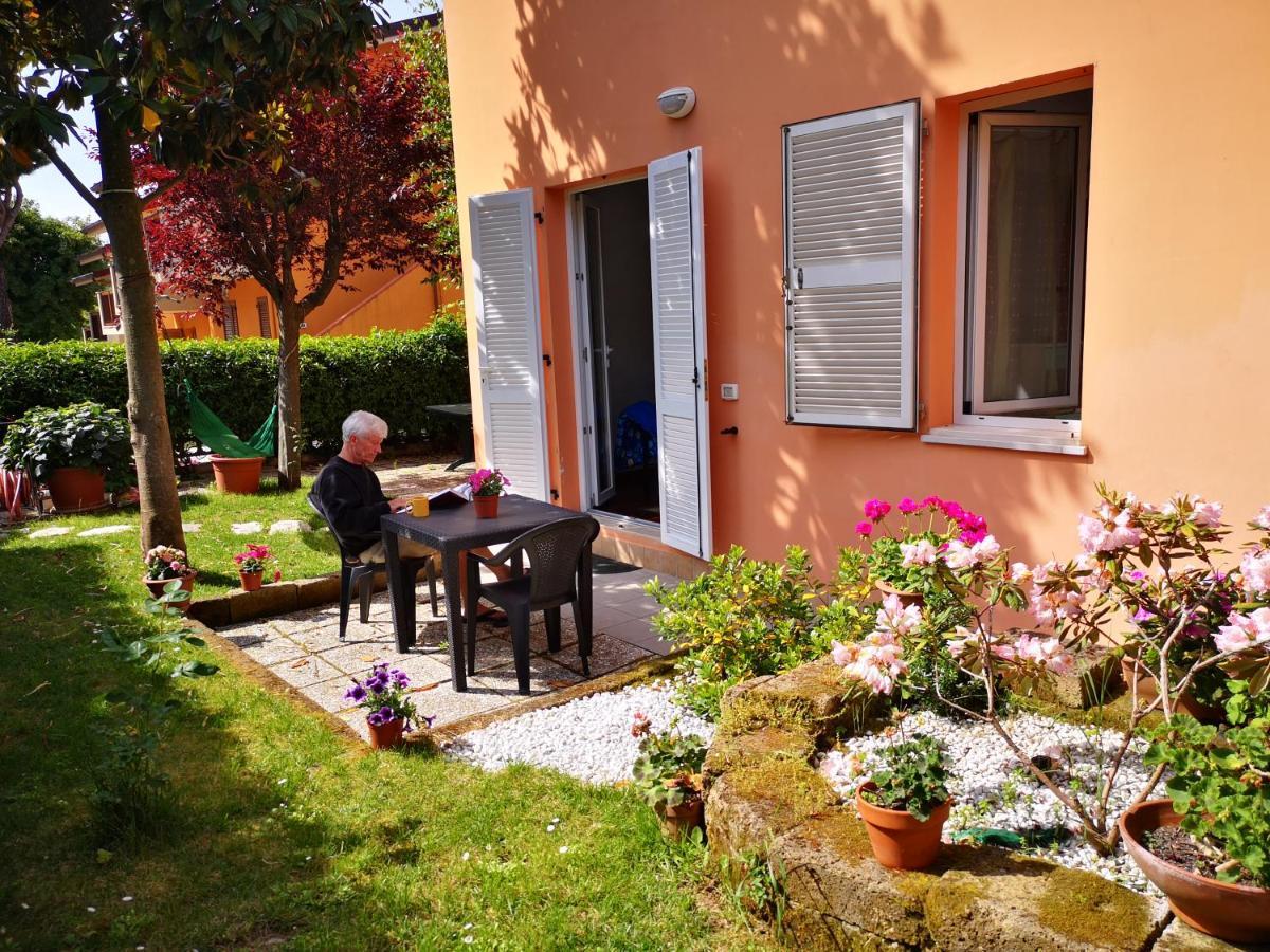A Due Passi Dal Mare B&B Нумана Екстер'єр фото
