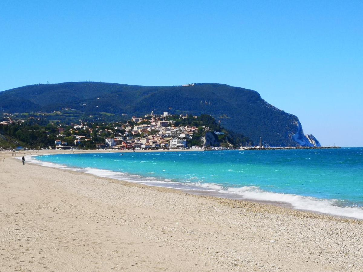 A Due Passi Dal Mare B&B Нумана Екстер'єр фото