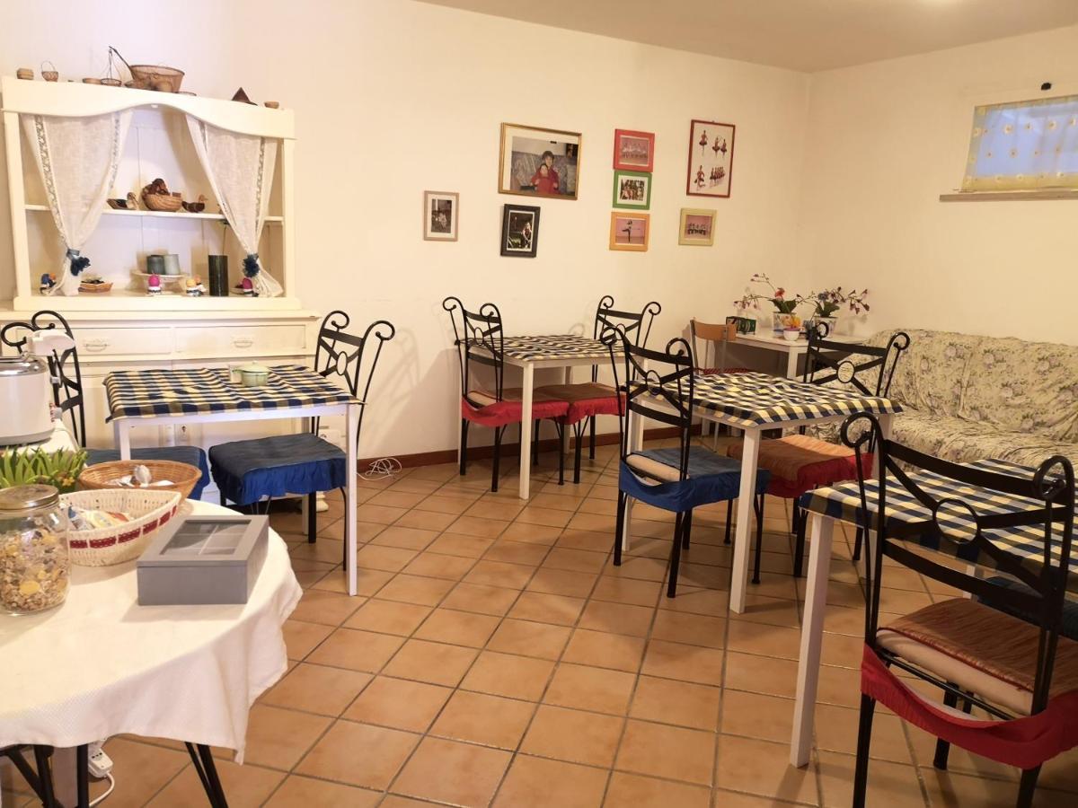 A Due Passi Dal Mare B&B Нумана Екстер'єр фото