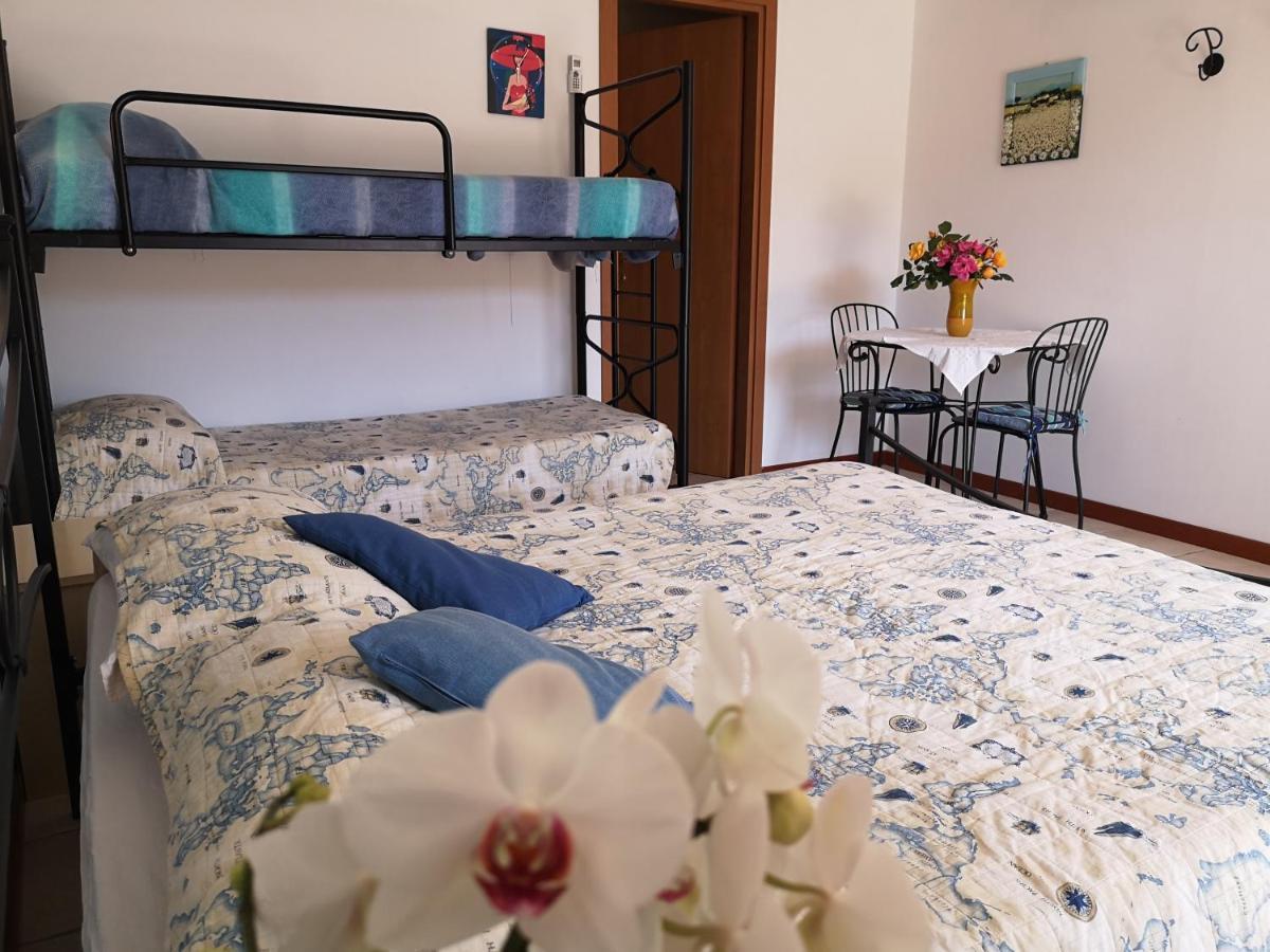 A Due Passi Dal Mare B&B Нумана Екстер'єр фото