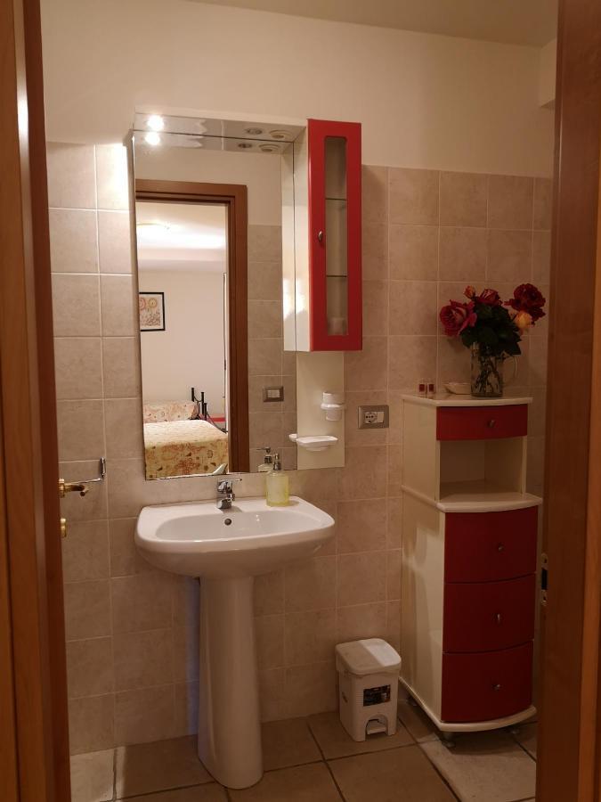 A Due Passi Dal Mare B&B Нумана Екстер'єр фото