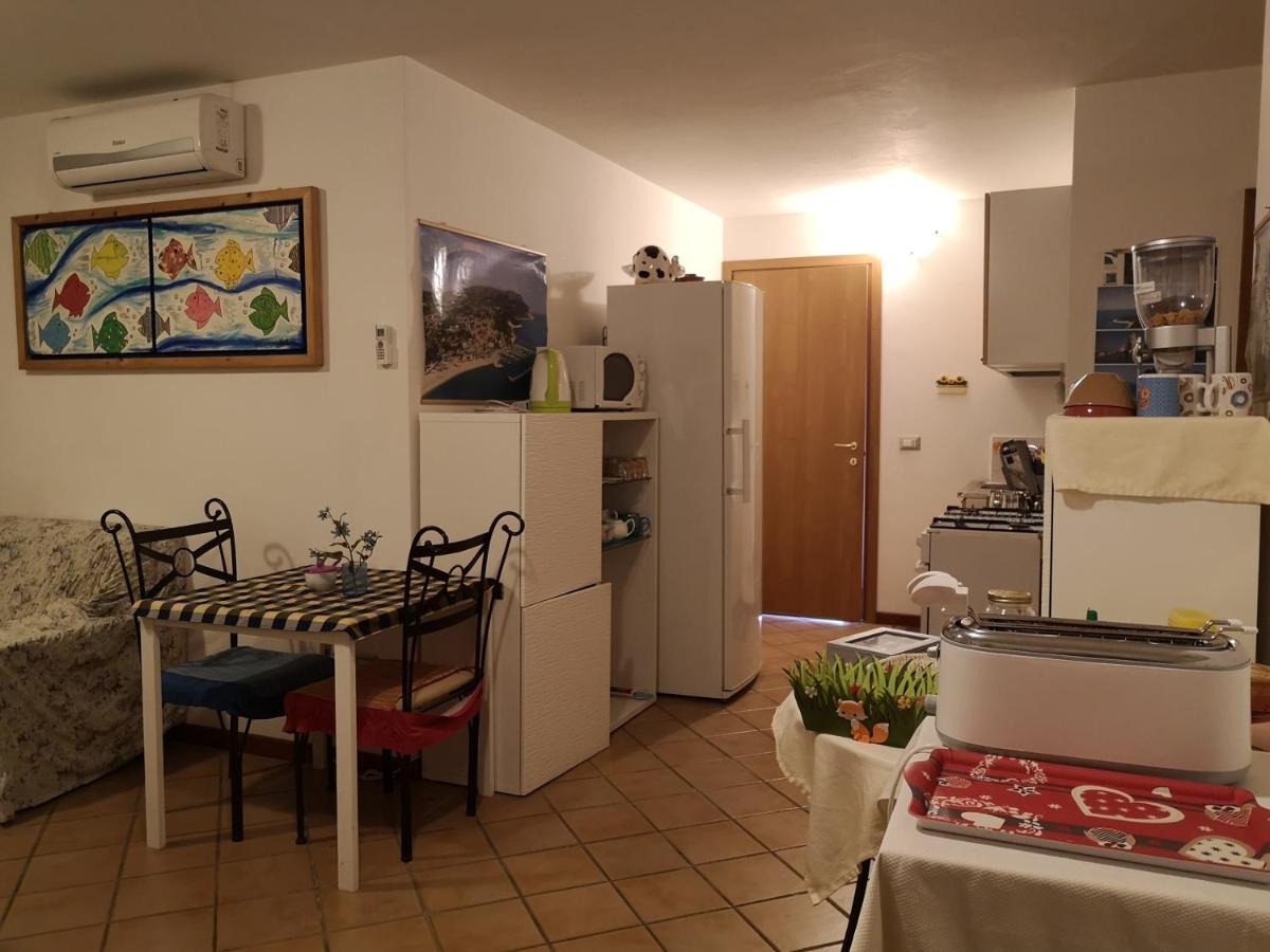 A Due Passi Dal Mare B&B Нумана Екстер'єр фото