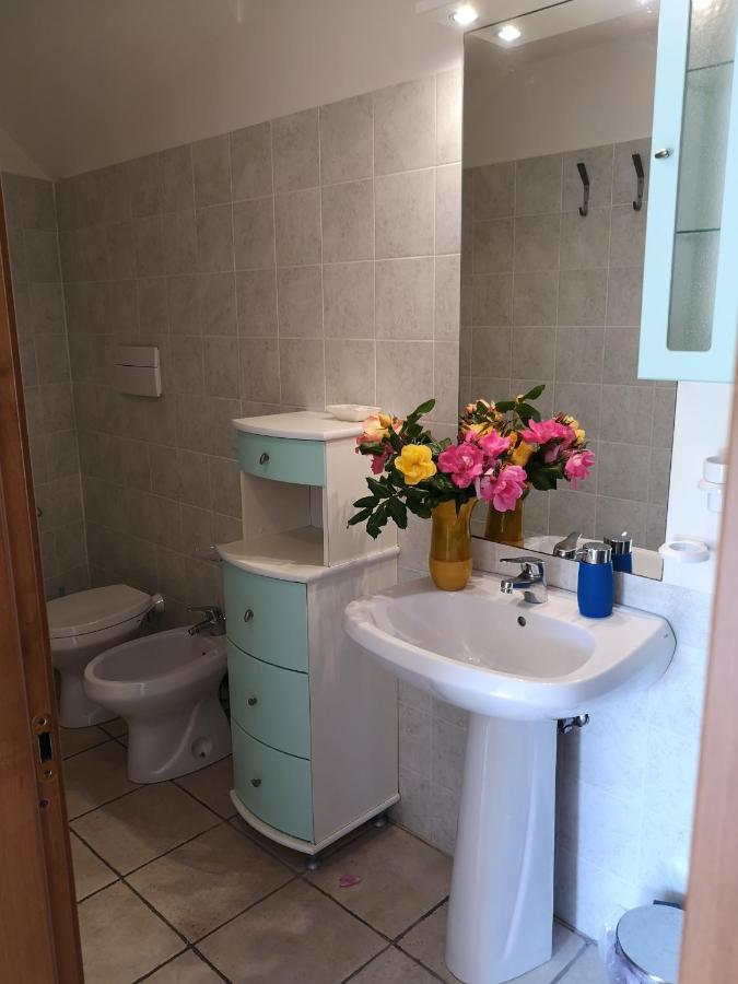 A Due Passi Dal Mare B&B Нумана Екстер'єр фото